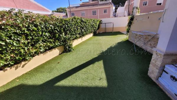 Casa independiente en calle Mimosa