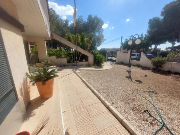 Casa independiente en calle Abedul, 21