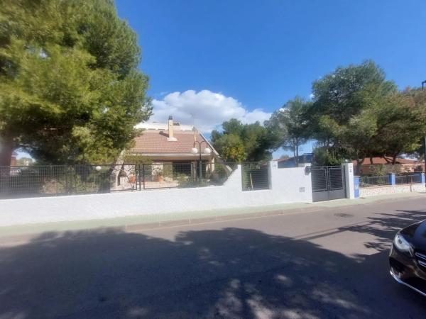 Casa independiente en calle Abedul, 21