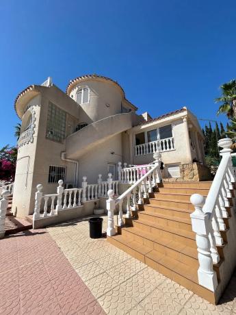Casa independiente en calle Mimosa