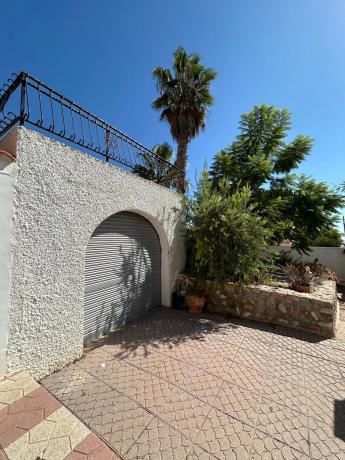 Casa independiente en calle Mimosa