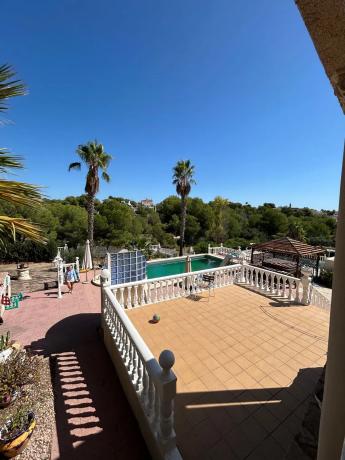 Casa independiente en calle Mimosa