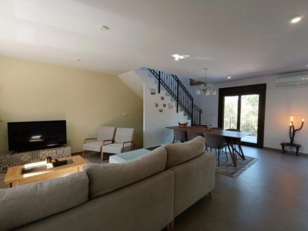 Casa independiente en calle Mimosa