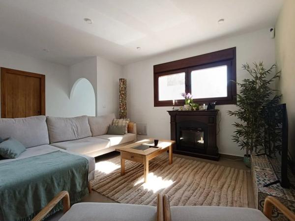 Casa independiente en calle Mimosa