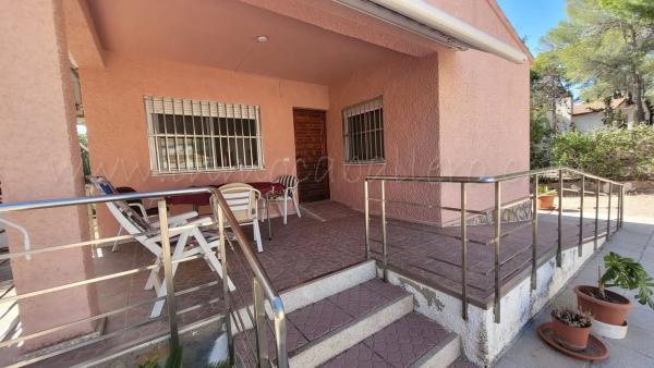 Casa independiente en CL Acacia p C