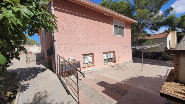 Casa independiente en CL Acacia p C