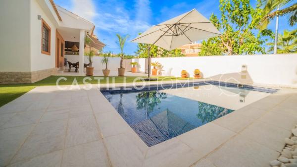 Casa independiente en calle Salar, 59