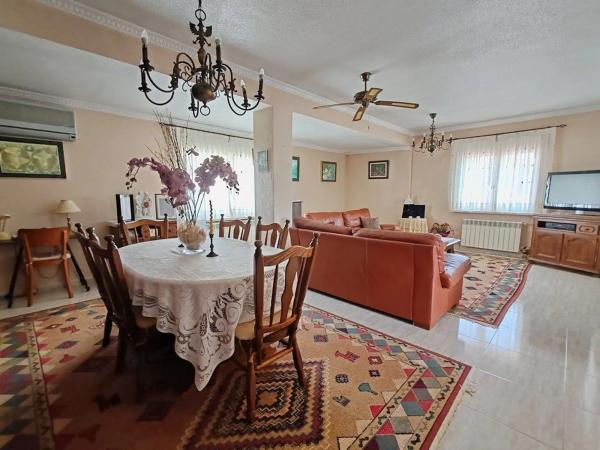 Casa independiente en calle Almendro