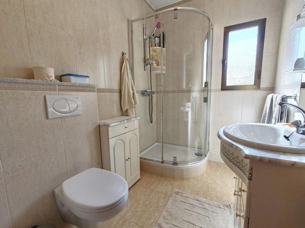 Casa independiente en calle Almendro