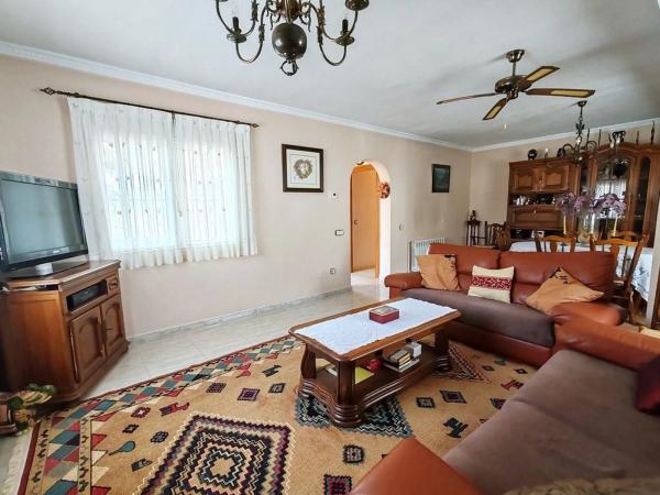 Casa independiente en calle Almendro