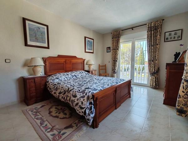 Casa independiente en calle Almendro