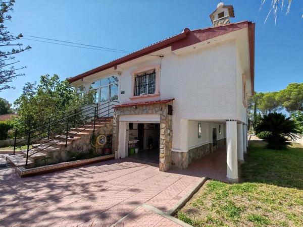 Casa independiente en calle Almendro