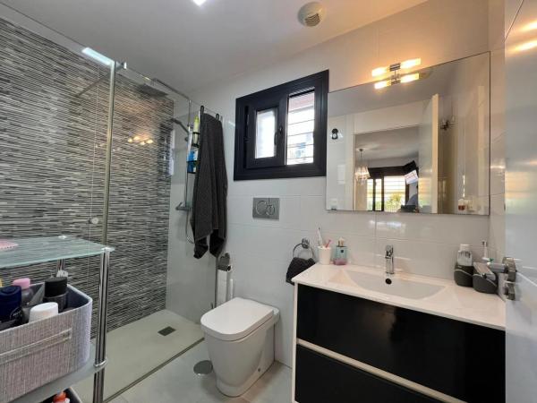 Casa independiente en calle Salónica