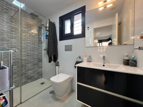 Casa independiente en calle Salónica