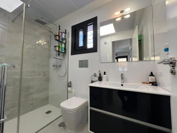 Casa independiente en calle Salónica