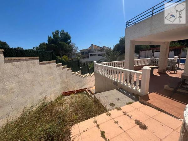 Casa independiente en calle Abeto p C