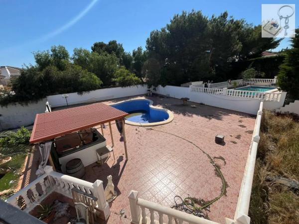 Casa independiente en calle Abeto p C