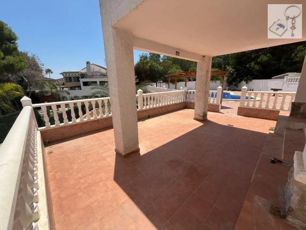 Casa independiente en calle Abeto p C