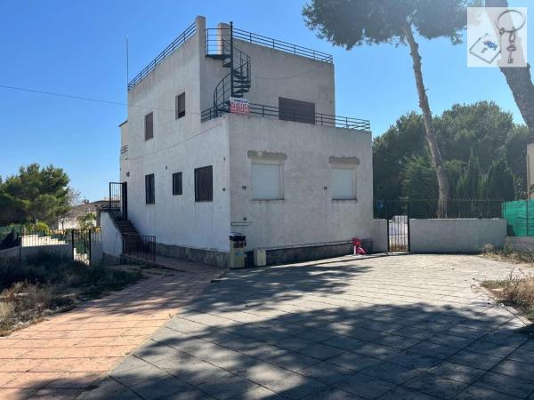 Casa independiente en calle Abeto p C