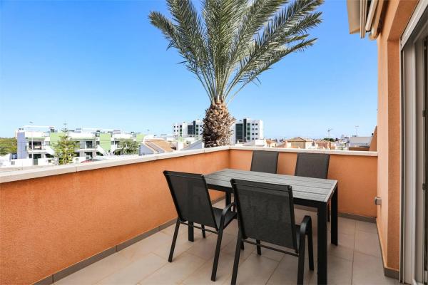 Casa independiente en calle Venecia