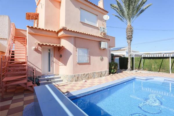 Casa independiente en calle Venecia