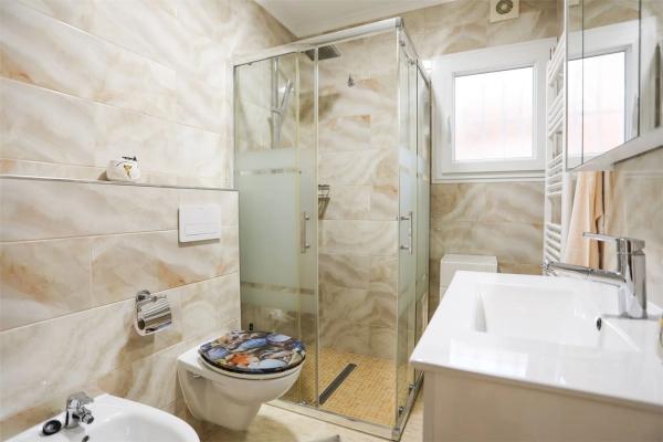 Casa independiente en calle Venecia