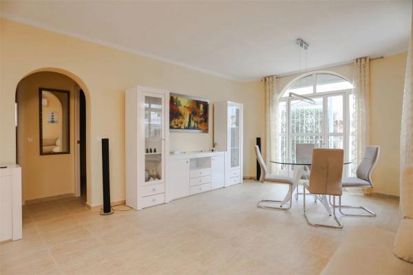 Casa independiente en calle Venecia