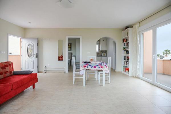 Casa independiente en calle Venecia