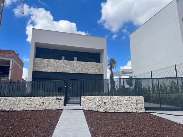 Casa independiente en avenida Severiano Ballesteros