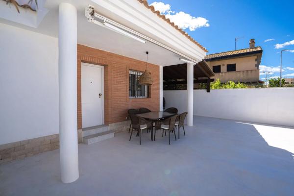 Casa independiente en calle Salar