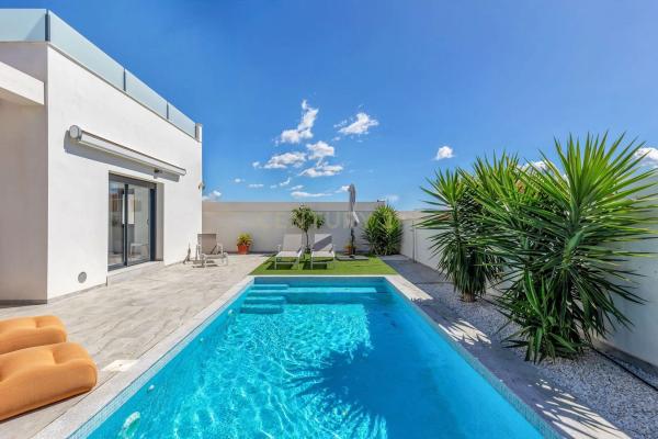 Casa independiente en calle Lentisco