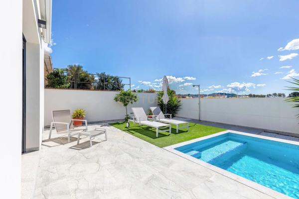 Casa independiente en calle Lentisco