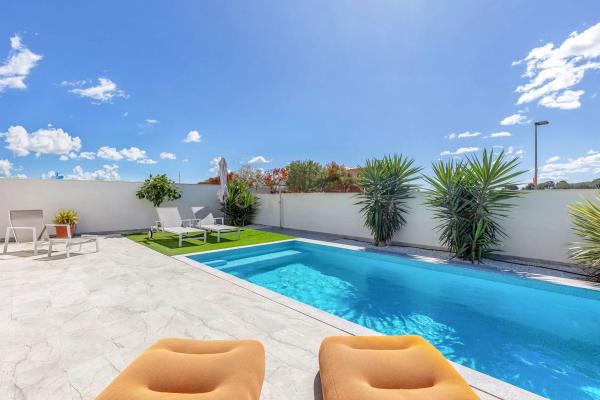 Casa independiente en calle Lentisco