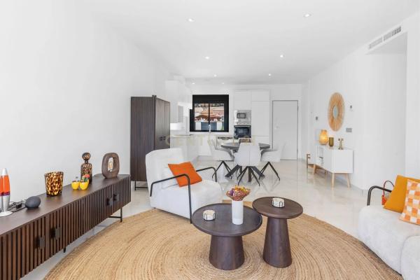 Casa independiente en calle Lentisco