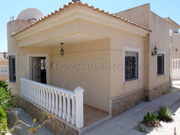 Casa independiente en calle Madroño