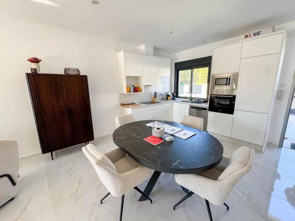 Casa independiente en calle Esparto