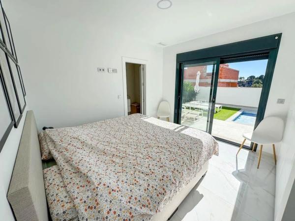 Casa independiente en calle Esparto