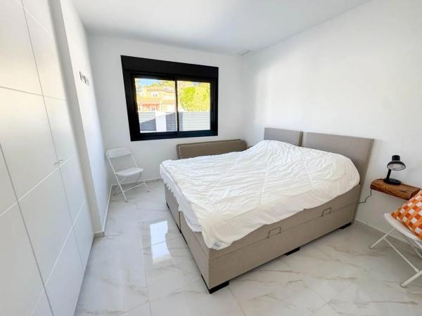 Casa independiente en calle Esparto