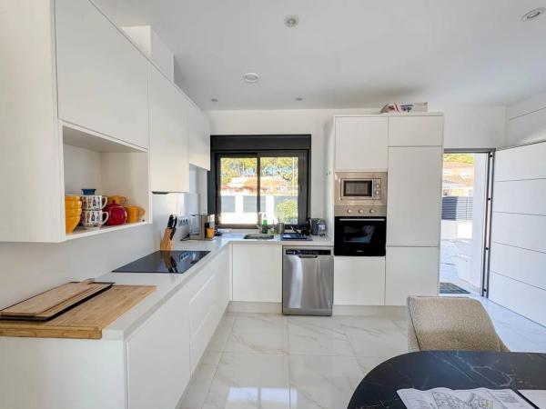 Casa independiente en calle Esparto