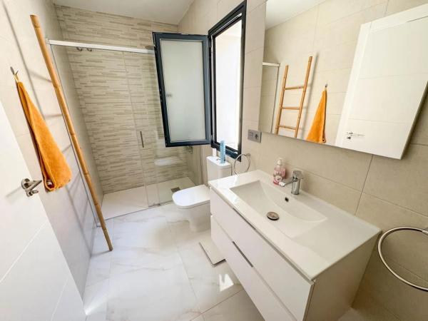 Casa independiente en calle Esparto