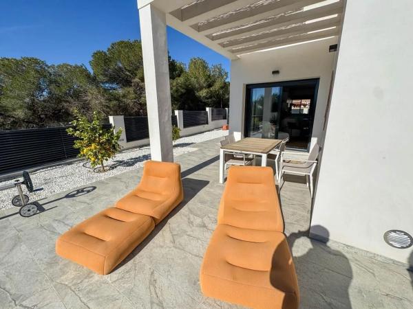 Casa independiente en calle Esparto