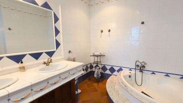 Casa independiente en avenida de Austria