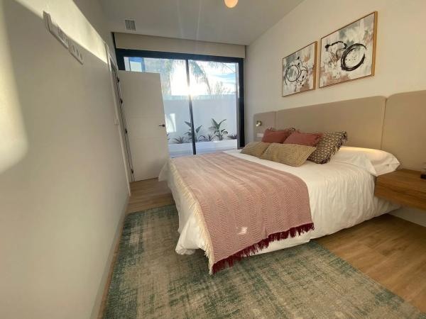 Casa independiente en calle Bruselas s/n