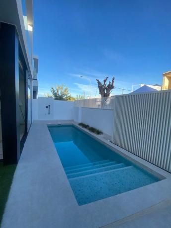 Casa independiente en calle Bruselas s/n