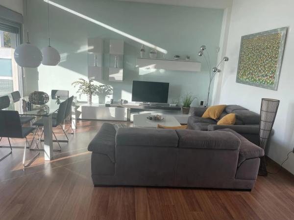 Casa independiente en plaza de Mil Palmeras s/n