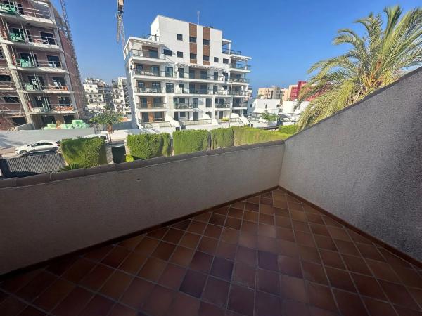 Casa independiente en avenida de Italia