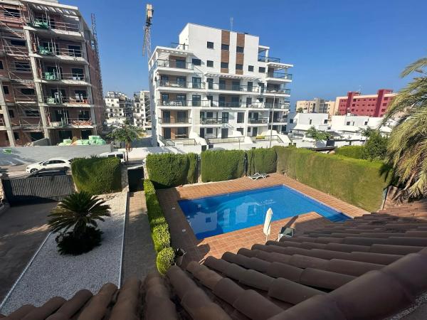 Casa independiente en avenida de Italia