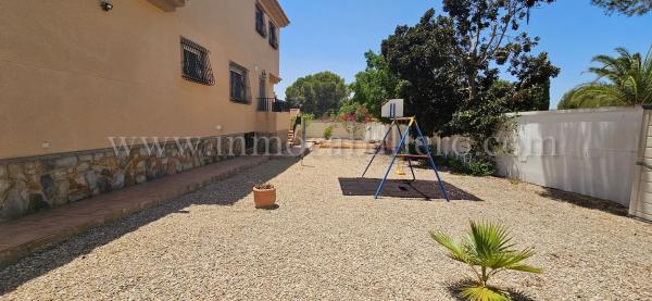 Casa independiente en calle Sauce