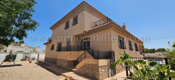 Casa independiente en calle Sauce