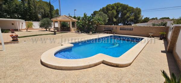 Casa independiente en calle Sauce